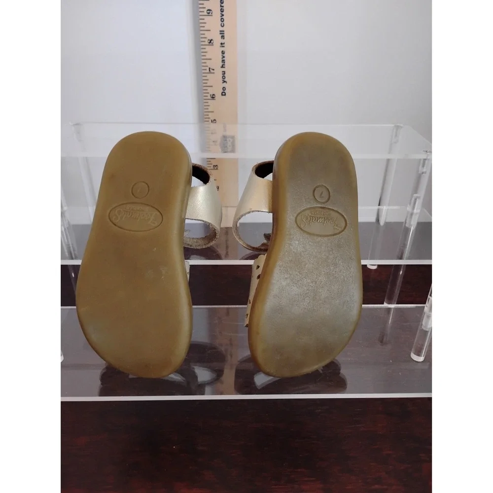Footmates Ariel Champagne Gold Leather Scalloped Buckle‎ Sandals Kids Size 7
